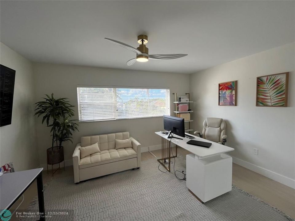 For Sale: $435,000 (1 beds, 1 baths, 638 Square Feet)