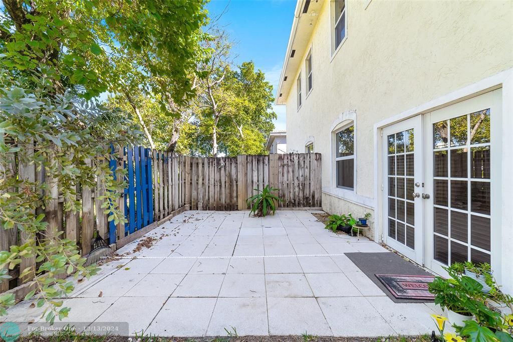 For Sale: $525,000 (3 beds, 2 baths, 2563 Square Feet)