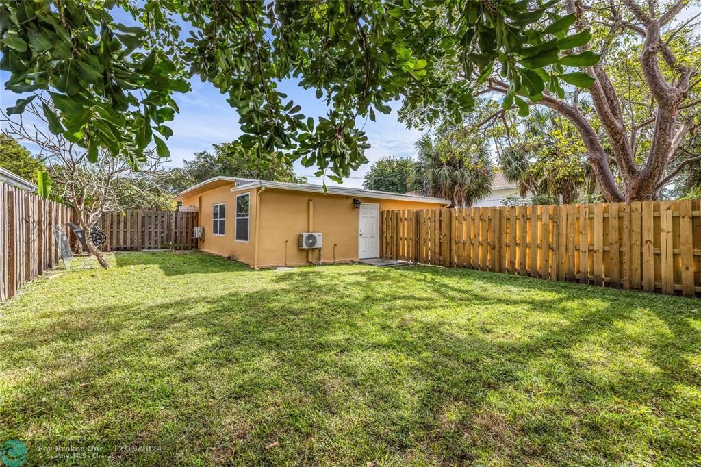 For Sale: $699,000 (3 beds, 2 baths, 1394 Square Feet)