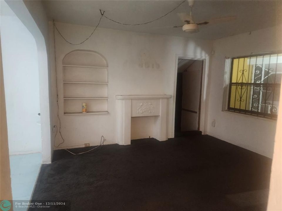 For Sale: $669,000 (2 beds, 1 baths, 1400 Square Feet)