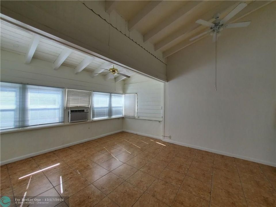 For Sale: $2,000 (2 beds, 1 baths, 1689 Square Feet)