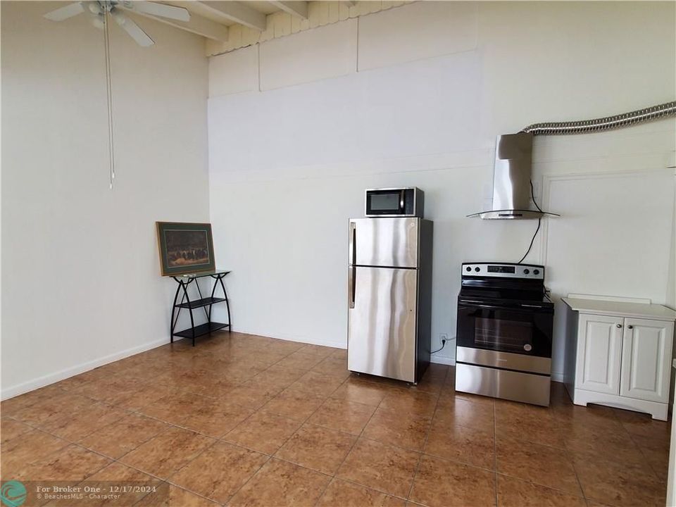 For Sale: $2,000 (2 beds, 1 baths, 1689 Square Feet)