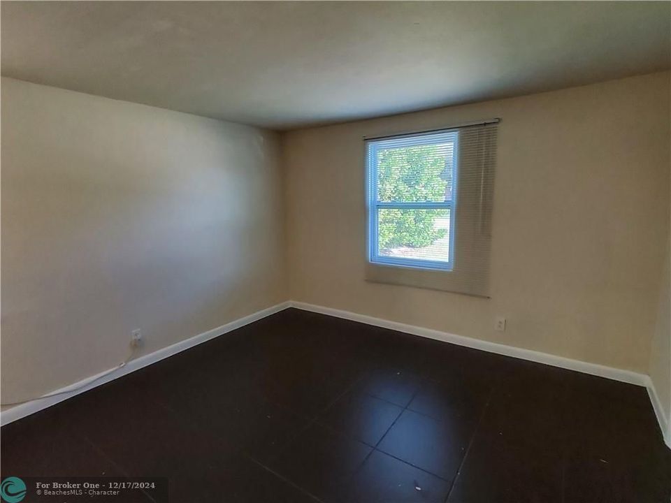 For Sale: $2,000 (2 beds, 1 baths, 1689 Square Feet)