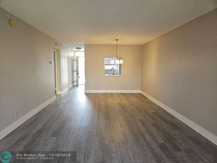 For Rent: $3,000 (2 beds, 2 baths, 1000 Square Feet)