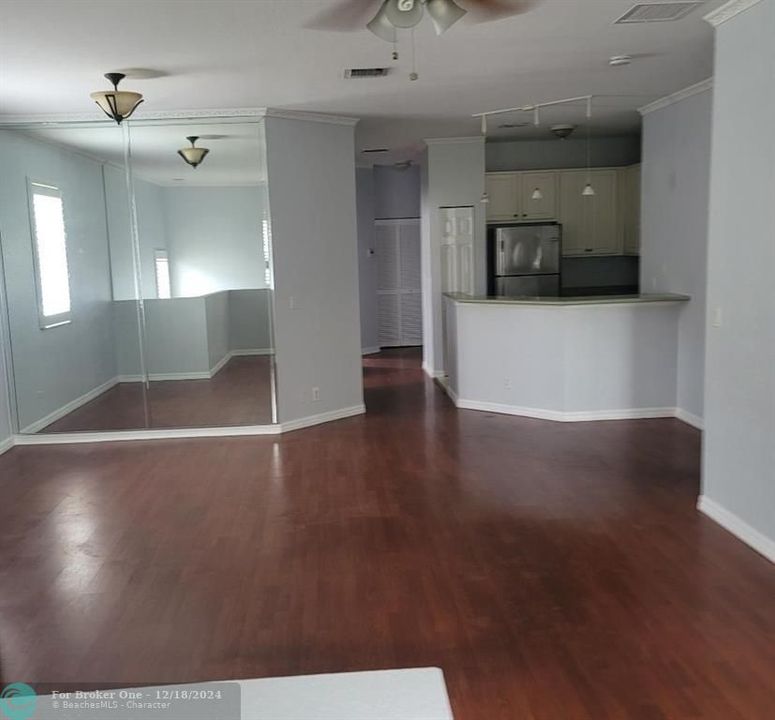 For Sale: $275,000 (3 beds, 2 baths, 1417 Square Feet)