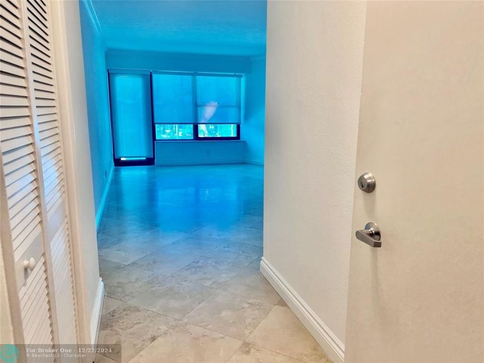 For Sale: $385,000 (1 beds, 1 baths, 825 Square Feet)