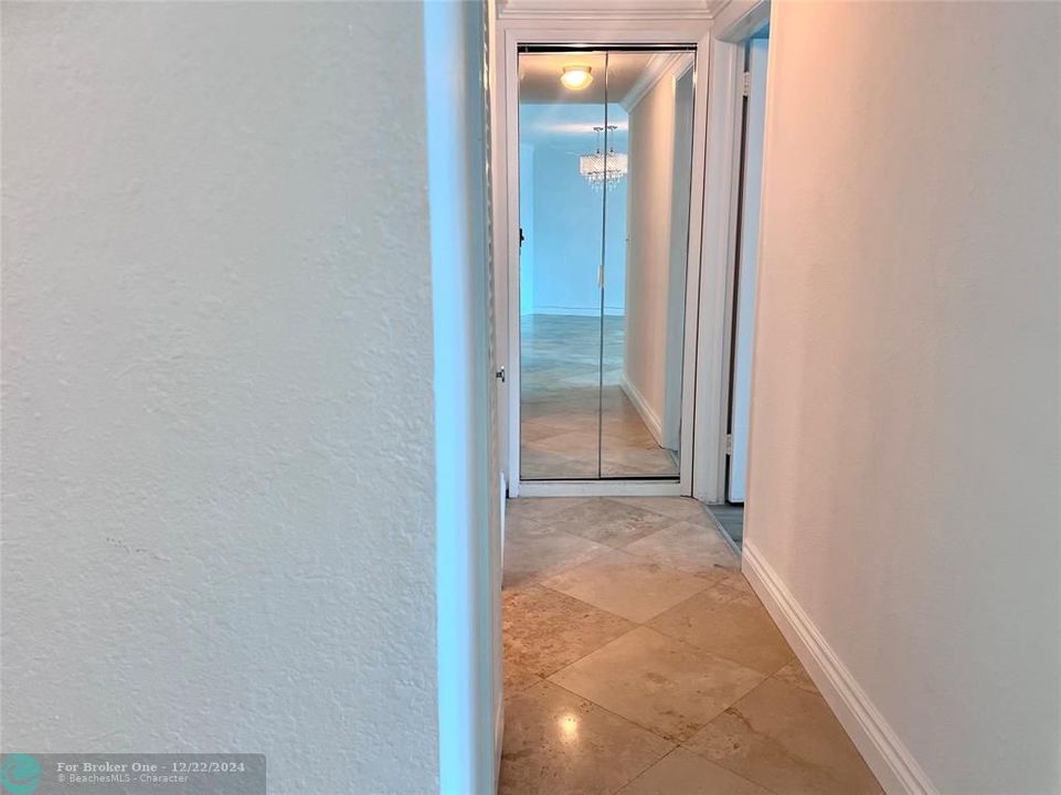 For Sale: $385,000 (1 beds, 1 baths, 825 Square Feet)