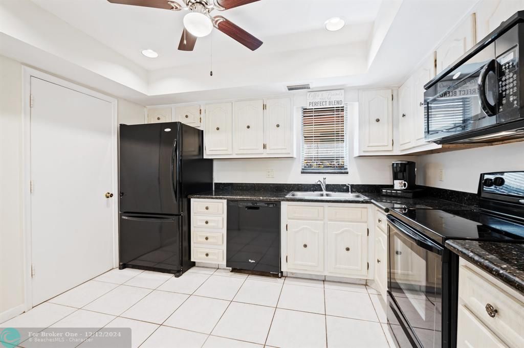 For Sale: $459,000 (2 beds, 2 baths, 1317 Square Feet)