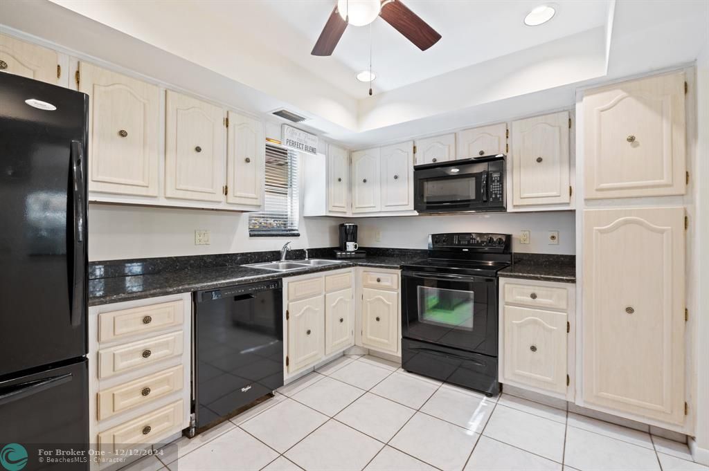 For Sale: $459,000 (2 beds, 2 baths, 1317 Square Feet)