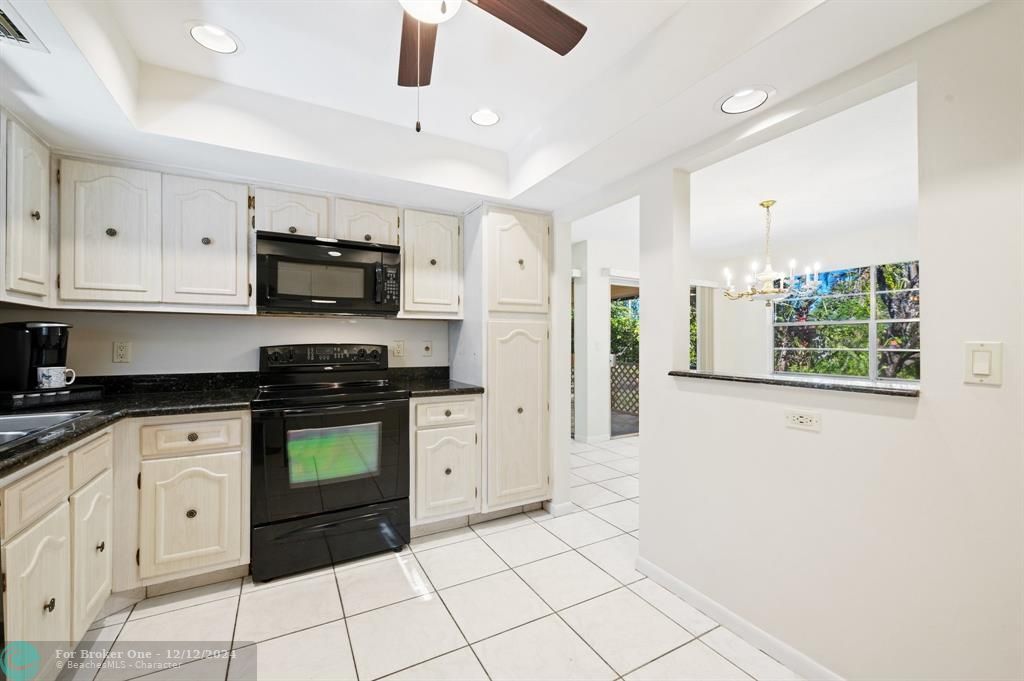 For Sale: $459,000 (2 beds, 2 baths, 1317 Square Feet)