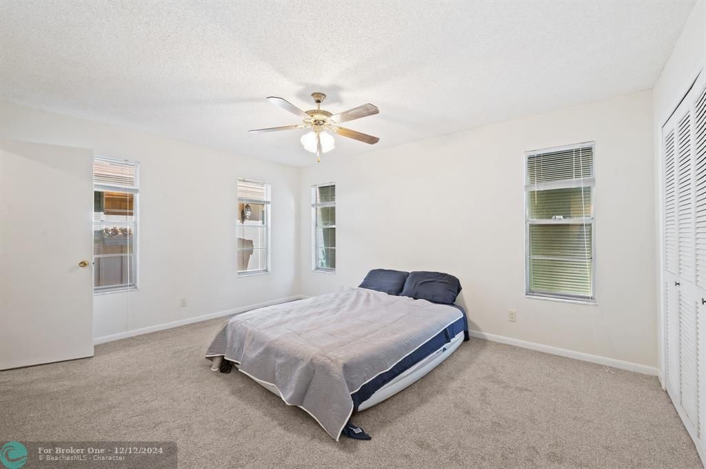 For Sale: $459,000 (2 beds, 2 baths, 1317 Square Feet)