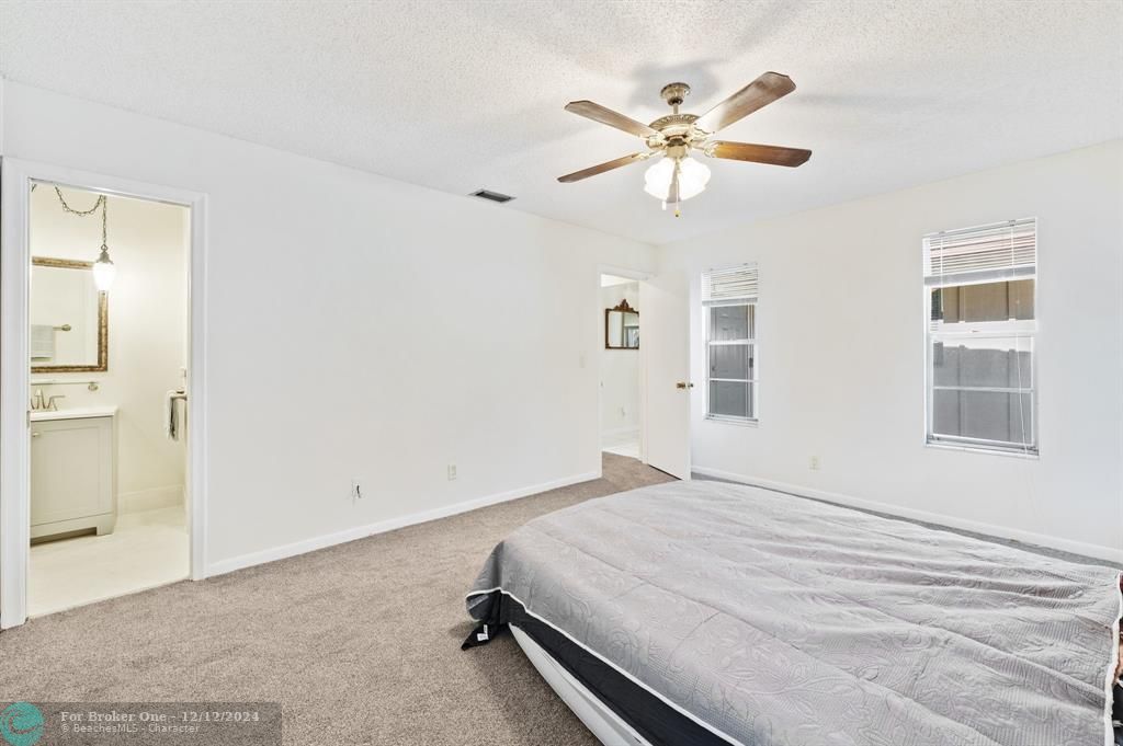 For Sale: $459,000 (2 beds, 2 baths, 1317 Square Feet)