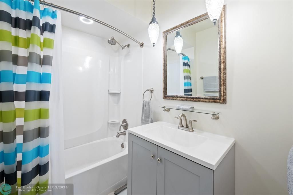 For Sale: $459,000 (2 beds, 2 baths, 1317 Square Feet)