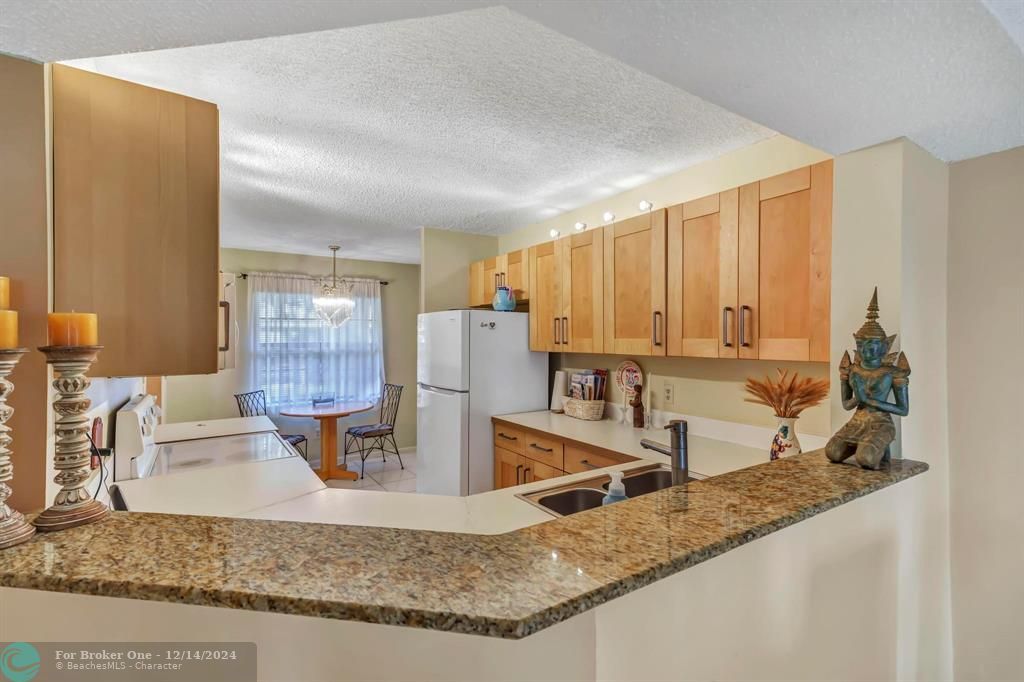 For Sale: $239,900 (2 beds, 2 baths, 1200 Square Feet)