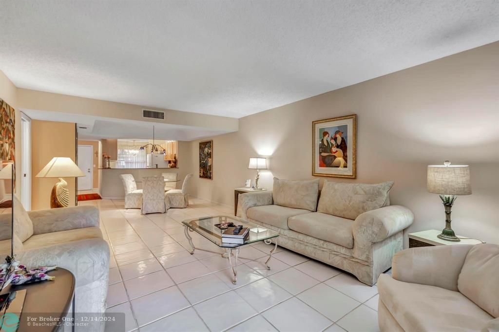 For Sale: $239,900 (2 beds, 2 baths, 1200 Square Feet)