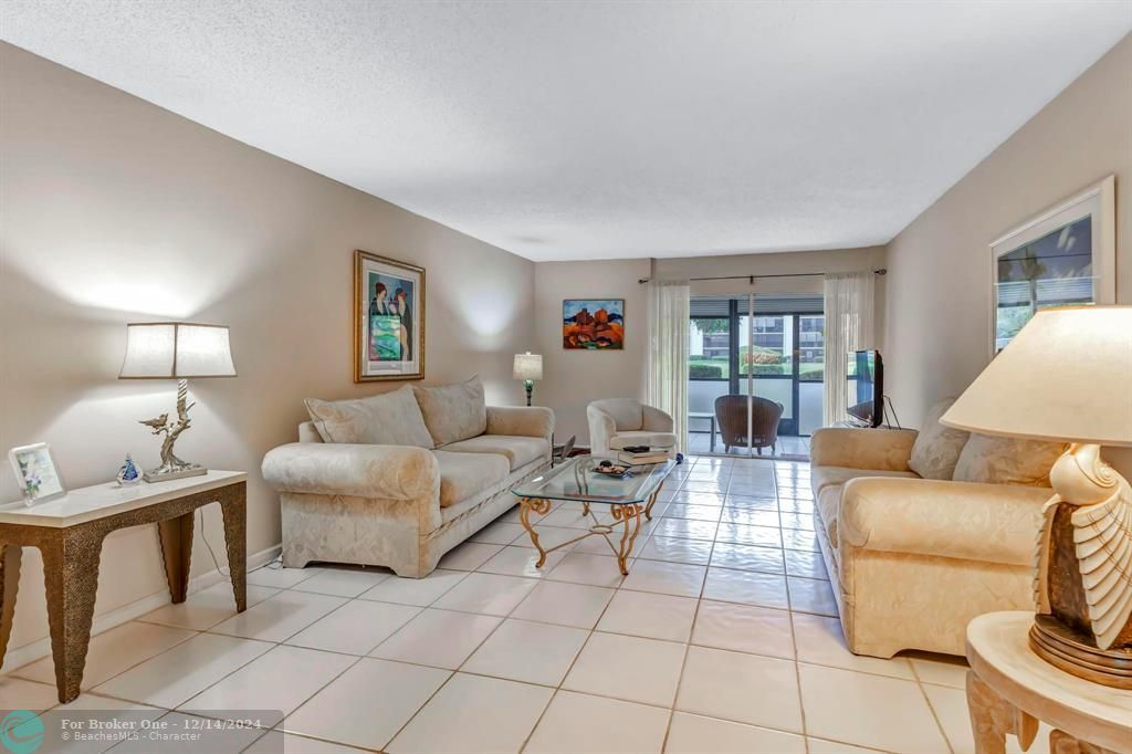 For Sale: $239,900 (2 beds, 2 baths, 1200 Square Feet)