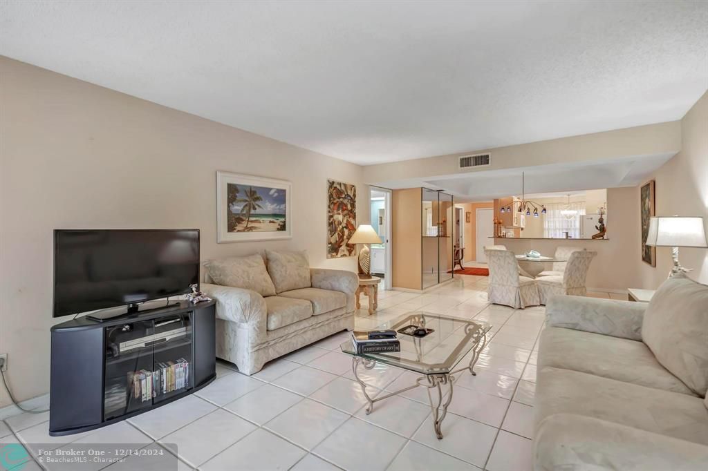 For Sale: $239,900 (2 beds, 2 baths, 1200 Square Feet)