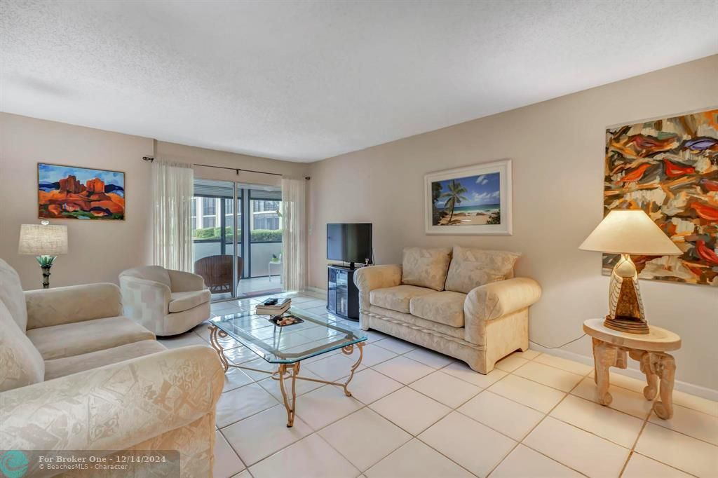 For Sale: $239,900 (2 beds, 2 baths, 1200 Square Feet)