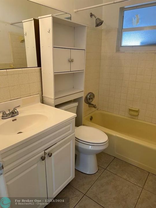 For Rent: $2,300 (2 beds, 1 baths, 917 Square Feet)