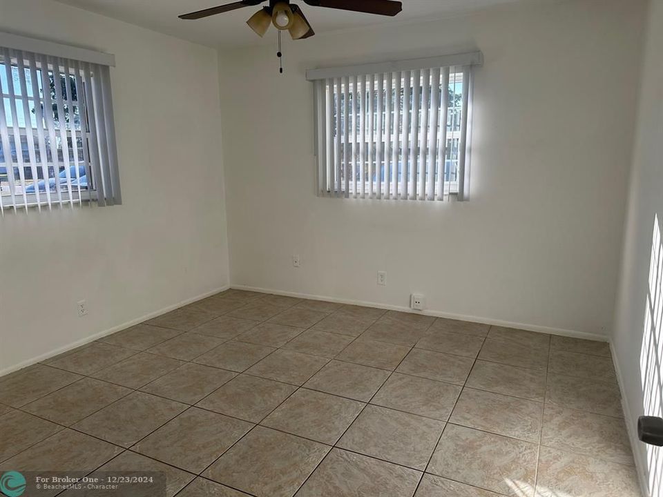 For Rent: $2,300 (2 beds, 1 baths, 917 Square Feet)