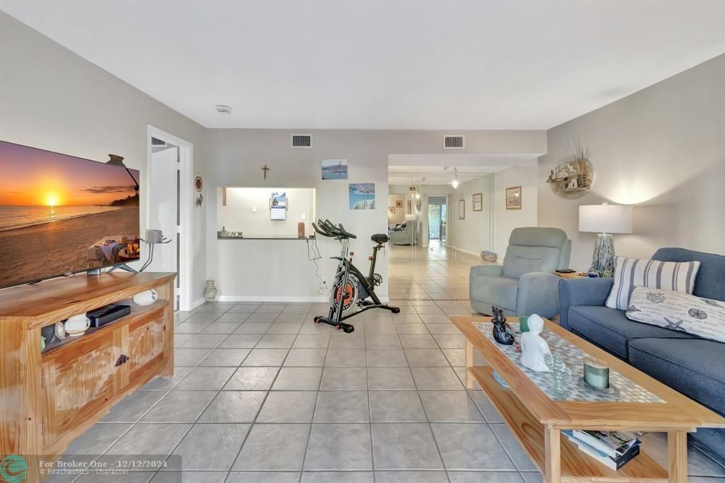 For Sale: $345,000 (2 beds, 2 baths, 1145 Square Feet)