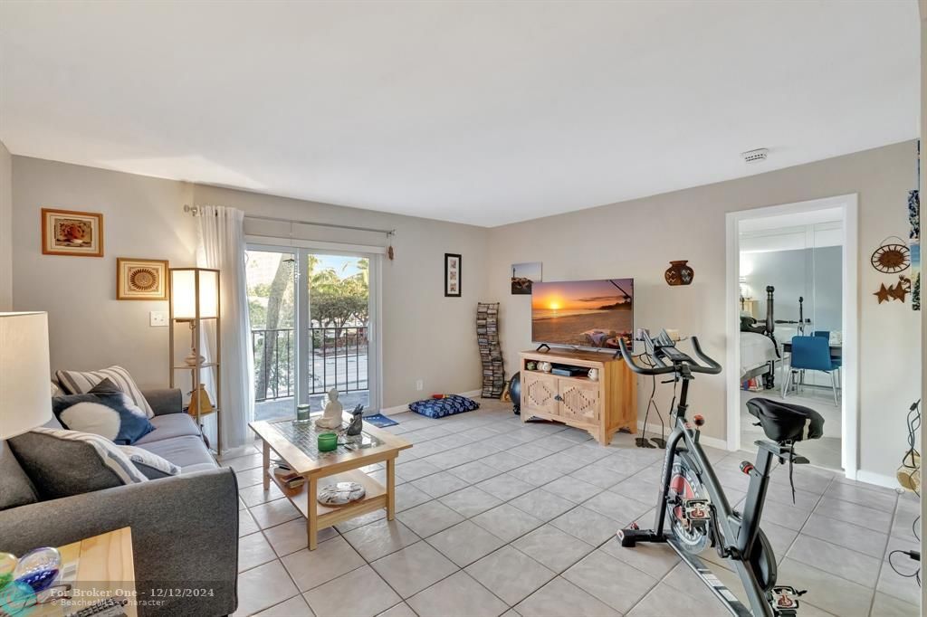 For Sale: $345,000 (2 beds, 2 baths, 1145 Square Feet)