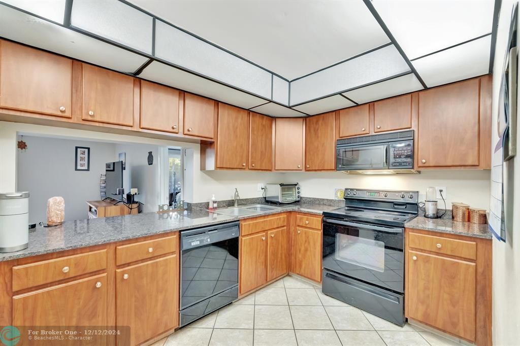 For Sale: $345,000 (2 beds, 2 baths, 1145 Square Feet)