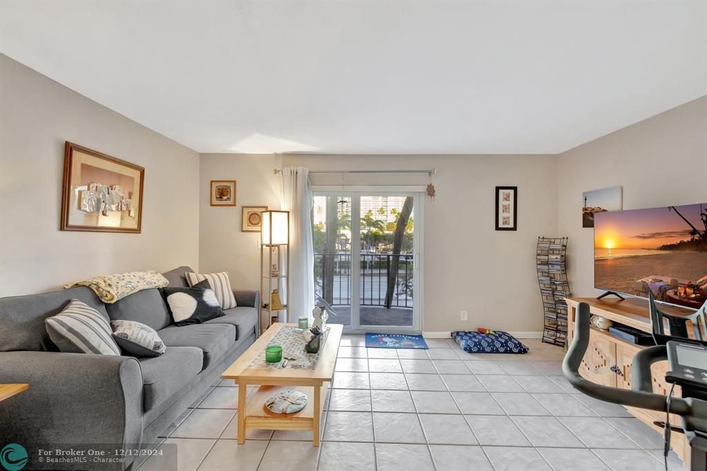 For Sale: $345,000 (2 beds, 2 baths, 1145 Square Feet)