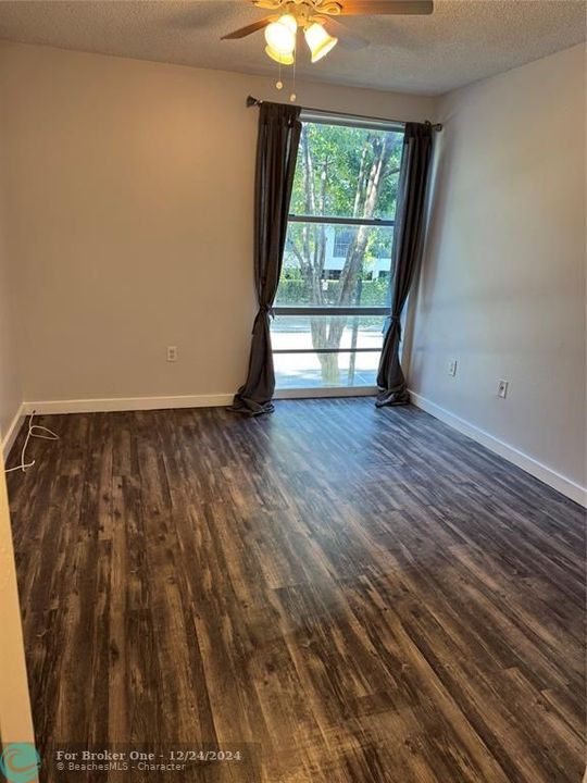 Active With Contract: $1,850 (1 beds, 1 baths, 536 Square Feet)