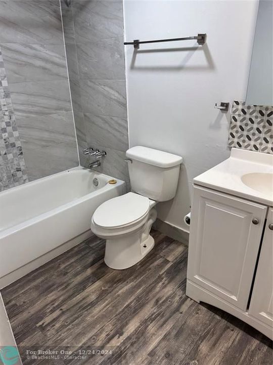 Active With Contract: $1,850 (1 beds, 1 baths, 536 Square Feet)