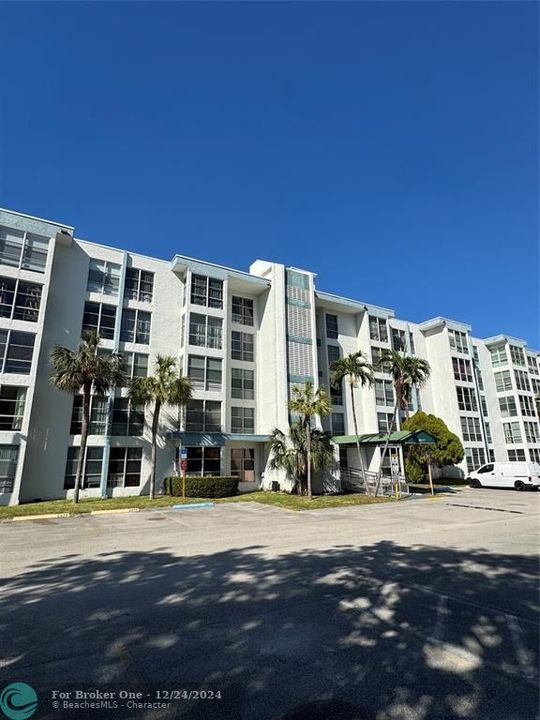 Active With Contract: $1,850 (1 beds, 1 baths, 536 Square Feet)