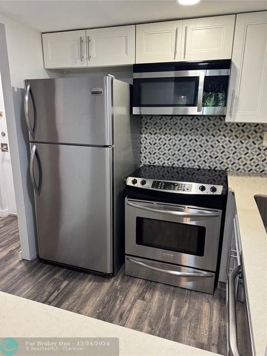 Active With Contract: $1,850 (1 beds, 1 baths, 536 Square Feet)