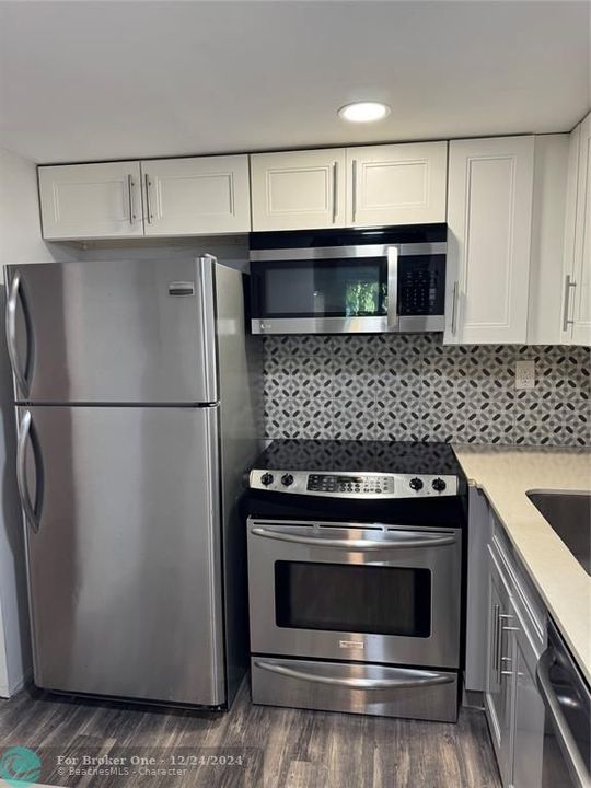 Active With Contract: $1,850 (1 beds, 1 baths, 536 Square Feet)