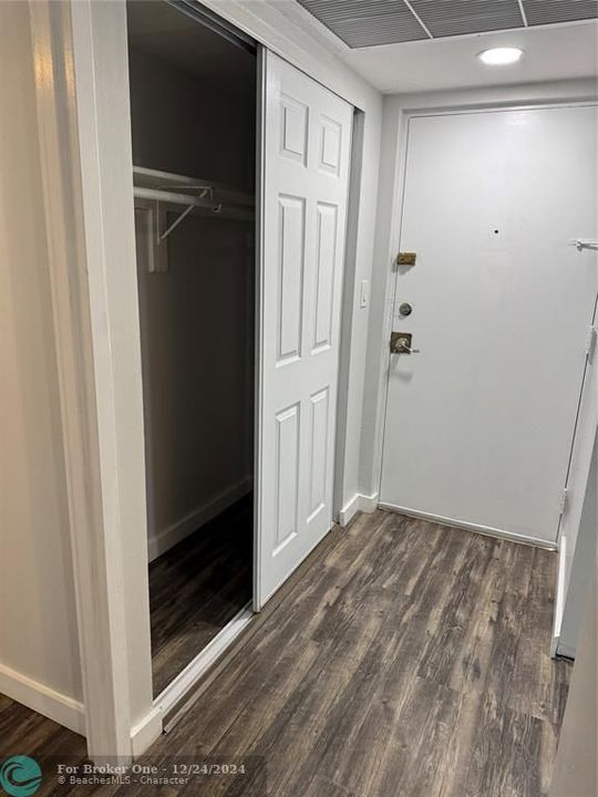 Active With Contract: $1,850 (1 beds, 1 baths, 536 Square Feet)