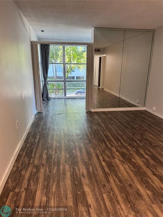 Active With Contract: $1,850 (1 beds, 1 baths, 536 Square Feet)