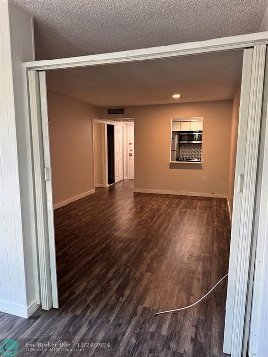 Active With Contract: $1,850 (1 beds, 1 baths, 536 Square Feet)