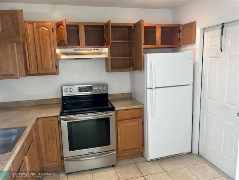 For Rent: $1,400 (1 beds, 1 baths, 730 Square Feet)