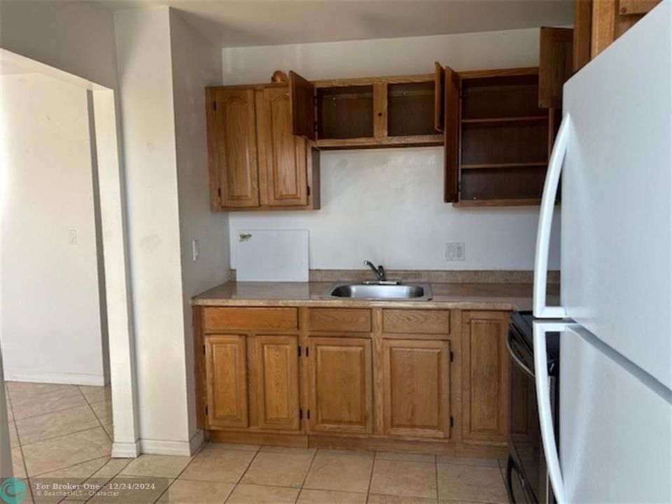 For Rent: $1,400 (1 beds, 1 baths, 730 Square Feet)