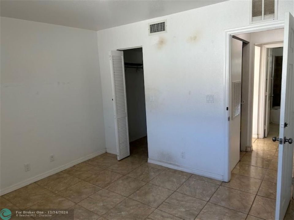 For Rent: $1,400 (1 beds, 1 baths, 730 Square Feet)