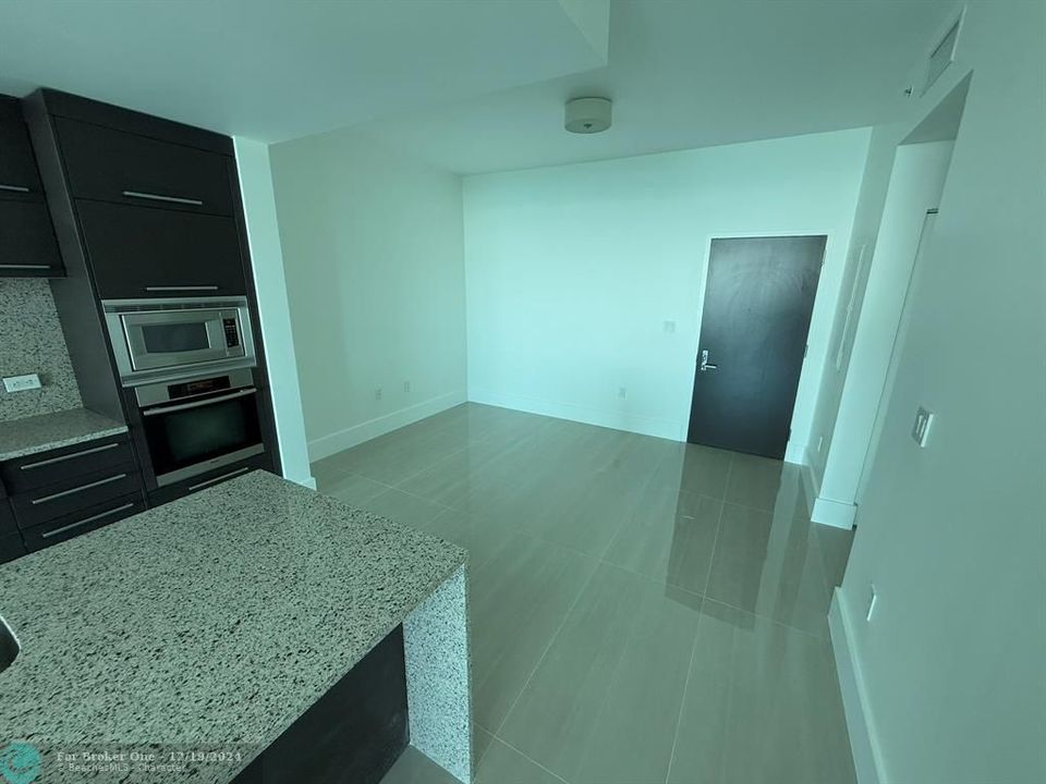 For Rent: $4,500 (1 beds, 2 baths, 938 Square Feet)