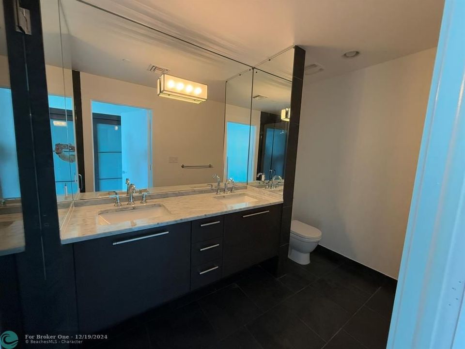 For Rent: $4,500 (1 beds, 2 baths, 938 Square Feet)