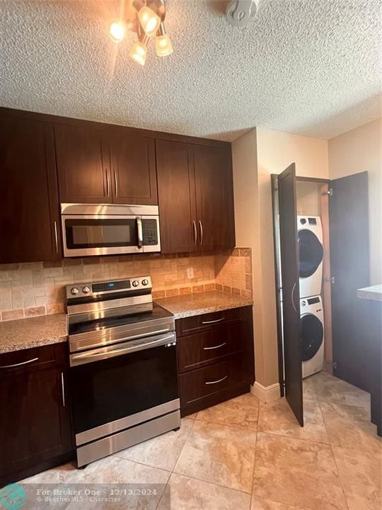 For Sale: $269,000 (2 beds, 2 baths, 1150 Square Feet)