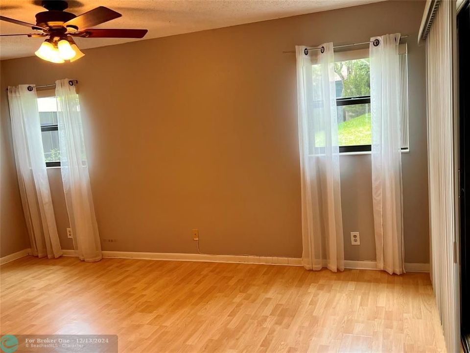 For Sale: $269,000 (2 beds, 2 baths, 1150 Square Feet)