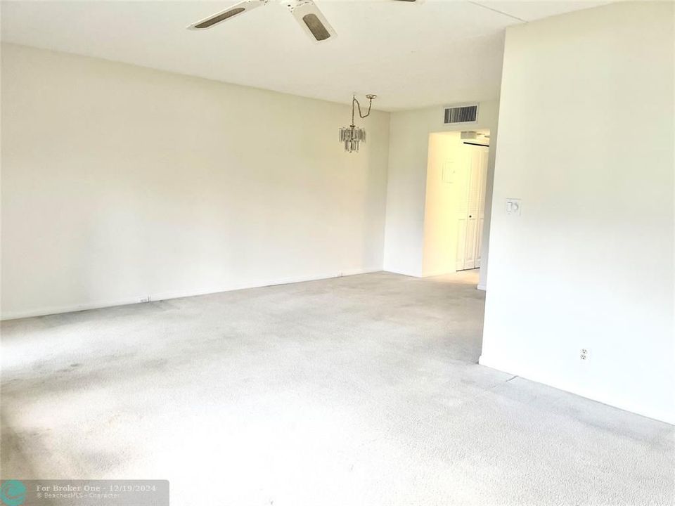 For Sale: $114,000 (1 beds, 1 baths, 837 Square Feet)