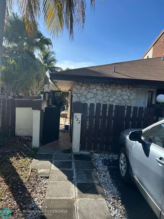 For Rent: $3,000 (3 beds, 2 baths, 1404 Square Feet)