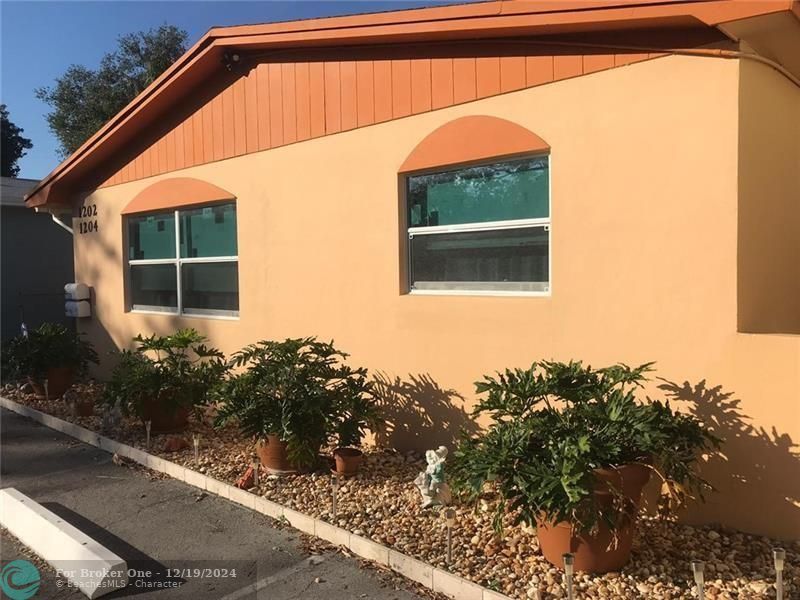 For Rent: $2,600 (3 beds, 2 baths, 1356 Square Feet)