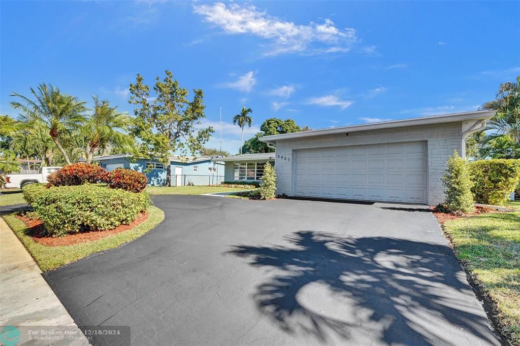 For Sale: $780,000 (3 beds, 2 baths, 1866 Square Feet)