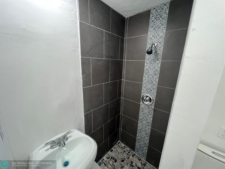 En Venta: $1,095 (0 camas, 1 baños, 0 Pies cuadrados)