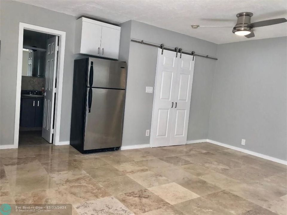 Active With Contract: $1,195 (0 beds, 1 baths, 264 Square Feet)