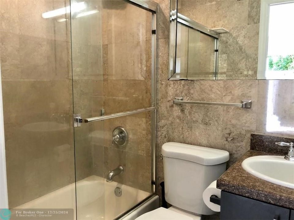 Active With Contract: $1,195 (0 beds, 1 baths, 264 Square Feet)